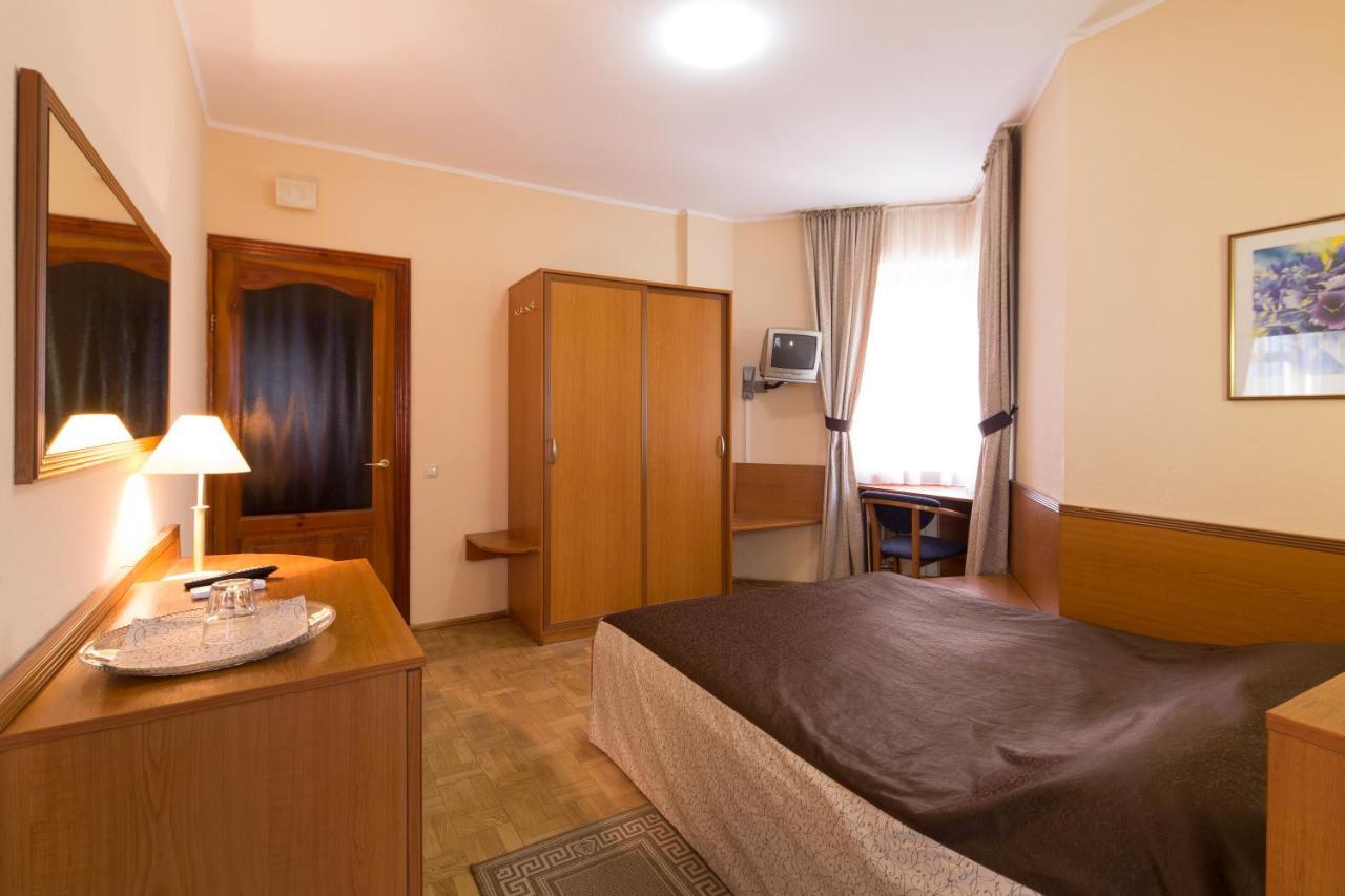 Hotel Zhayvir Kiev Exterior foto