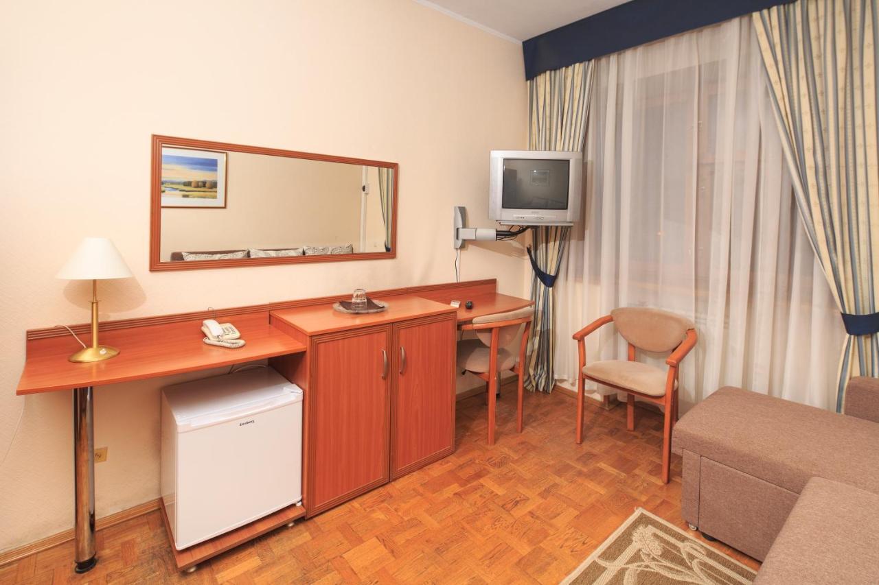 Hotel Zhayvir Kiev Exterior foto